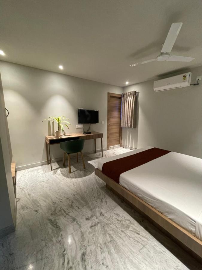 Hotel The Crest Калькутта Экстерьер фото